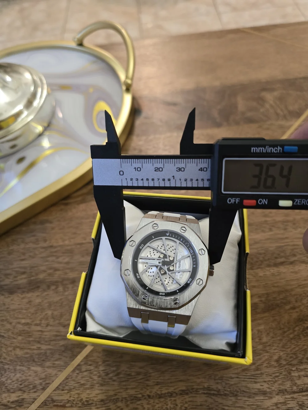 Invicta White and Silver Men’s Sport Watch with Skeleton Dial.Invicta 15000 Silv
